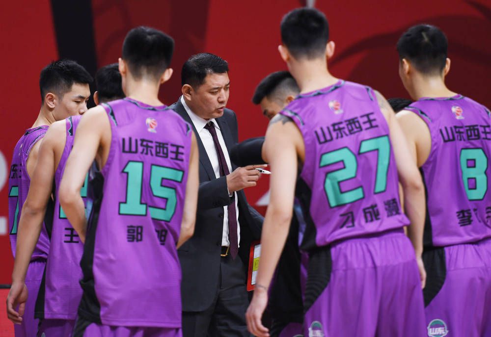 语调似是嫌弃，又透着浓浓的关怀，跟抱着排骨没什么两样，碚人…….男人的怀抱很温暖，可黎漾却觉得，浑身冷得发颤，心里更是五味混杂，面对这个男人，除了妥协，她还能做什么？。